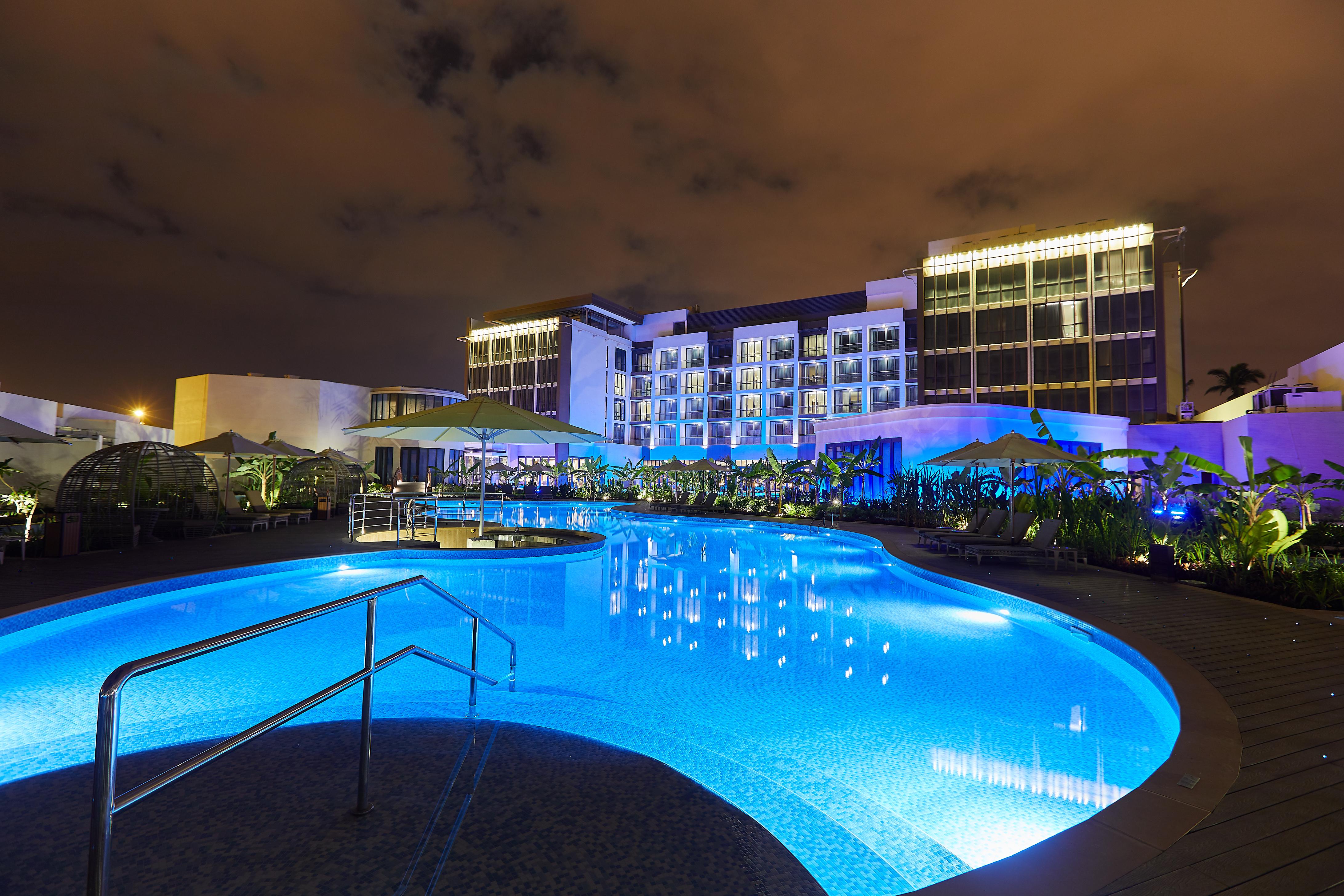 Millennium Resort Salalah Exterior foto The swimming pool at the hotel