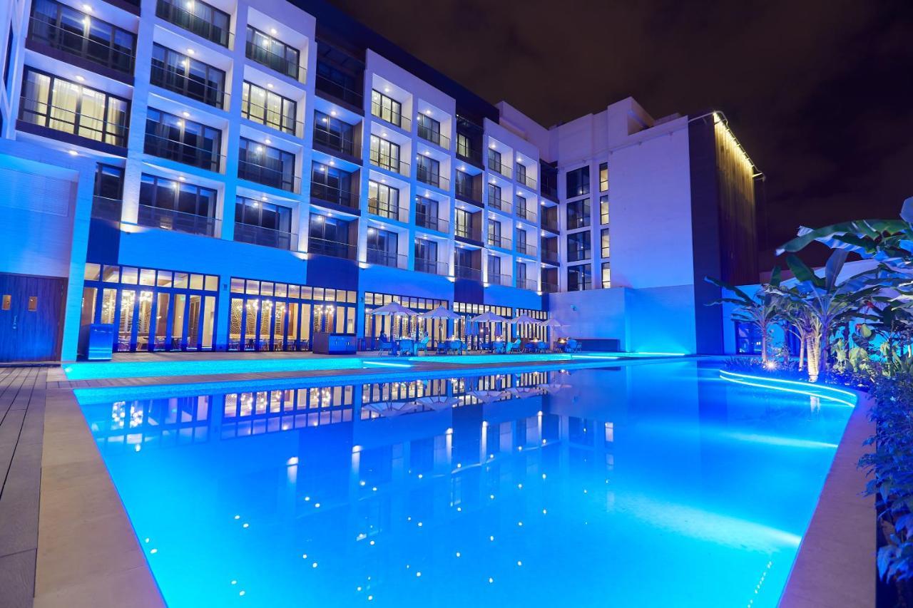 Millennium Resort Salalah Exterior foto The pool at the hotel