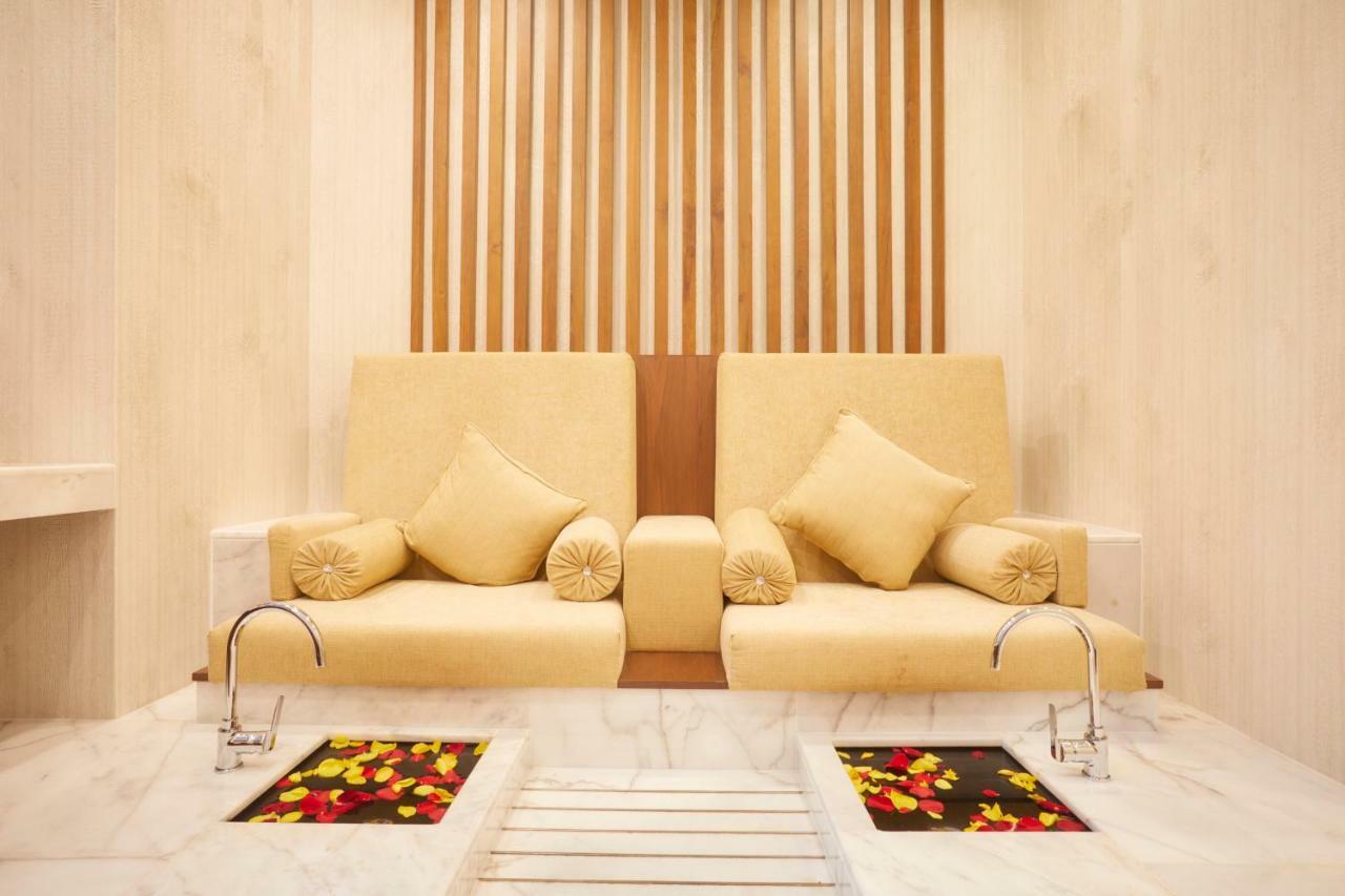 Millennium Resort Salalah Exterior foto A foot bath
