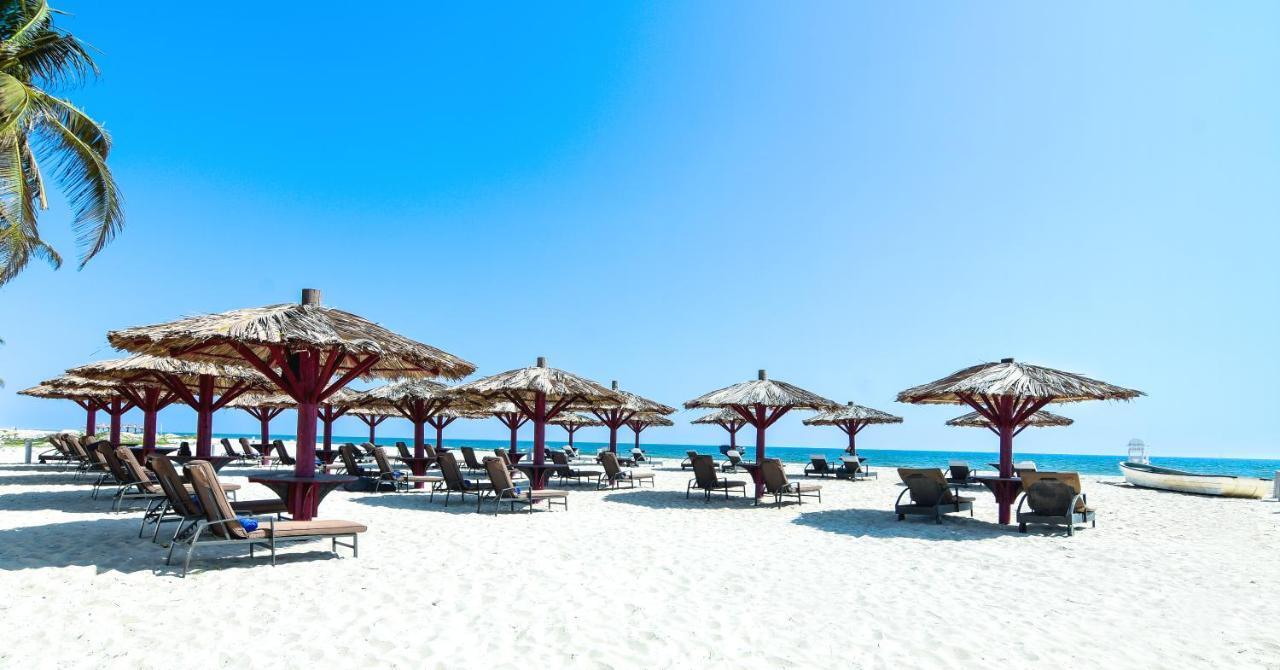 Millennium Resort Salalah Exterior foto The beach at the Kempinski Hotel, Muscat